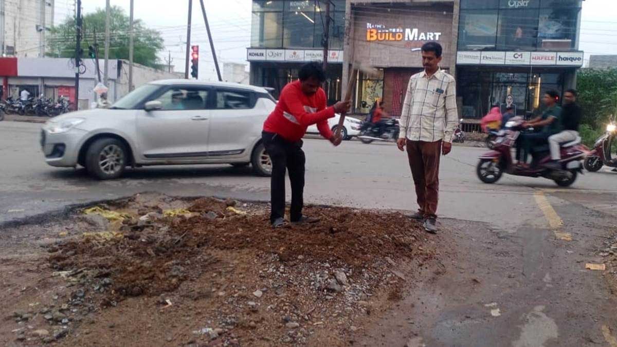 निगम की कार्यप्राणाली शहरवासियों के सिरदर्द, जानलेवा साबित हो रहा था गड्डा