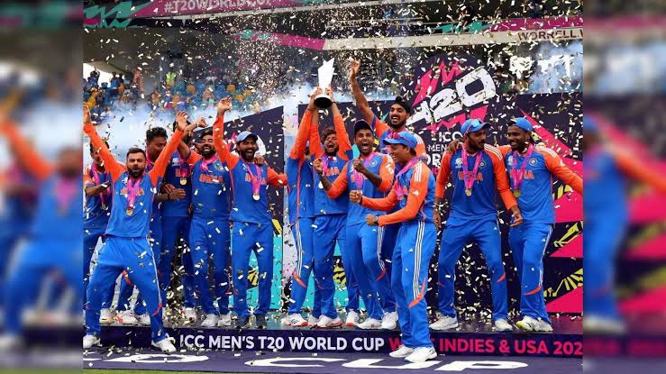 विश्वविजेता टीम पहुँची दिल्ली,क्रिकेट टीम के फ़ैन्स ने पलक पावड़े बिछाकर किया भव्य स्वागत