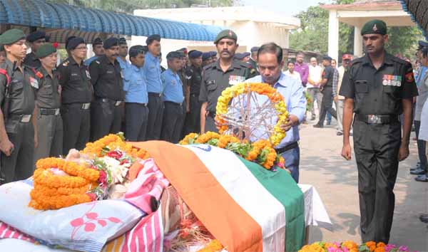 विंग कमांडर( सेवा निवृत्त) एमबी ओझा का राजकीय सम्मान के साथ हुआ अंतिम संस्कार