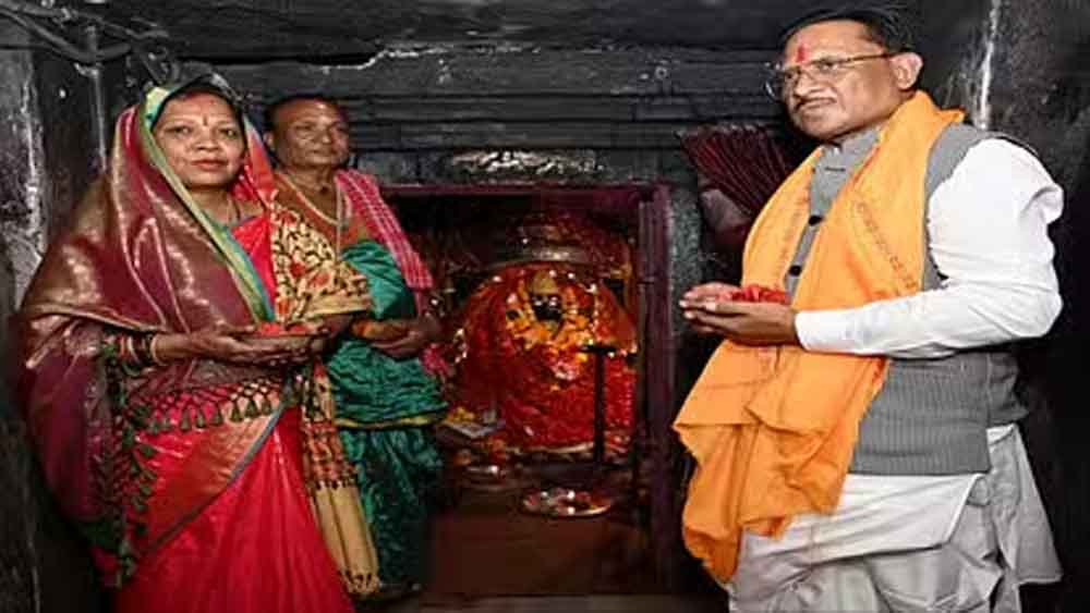 छत्तीसगढ़-दंतेवाड़ा में सीएम साय ने की मां दंतेश्वरी की पूजा-अर्चना